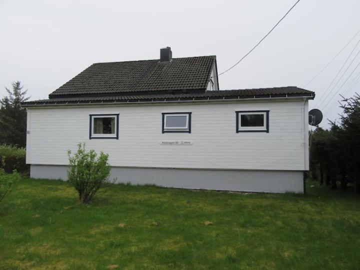 Airbnb And Booking At Postvegen 95 Vigra Buitenkant foto